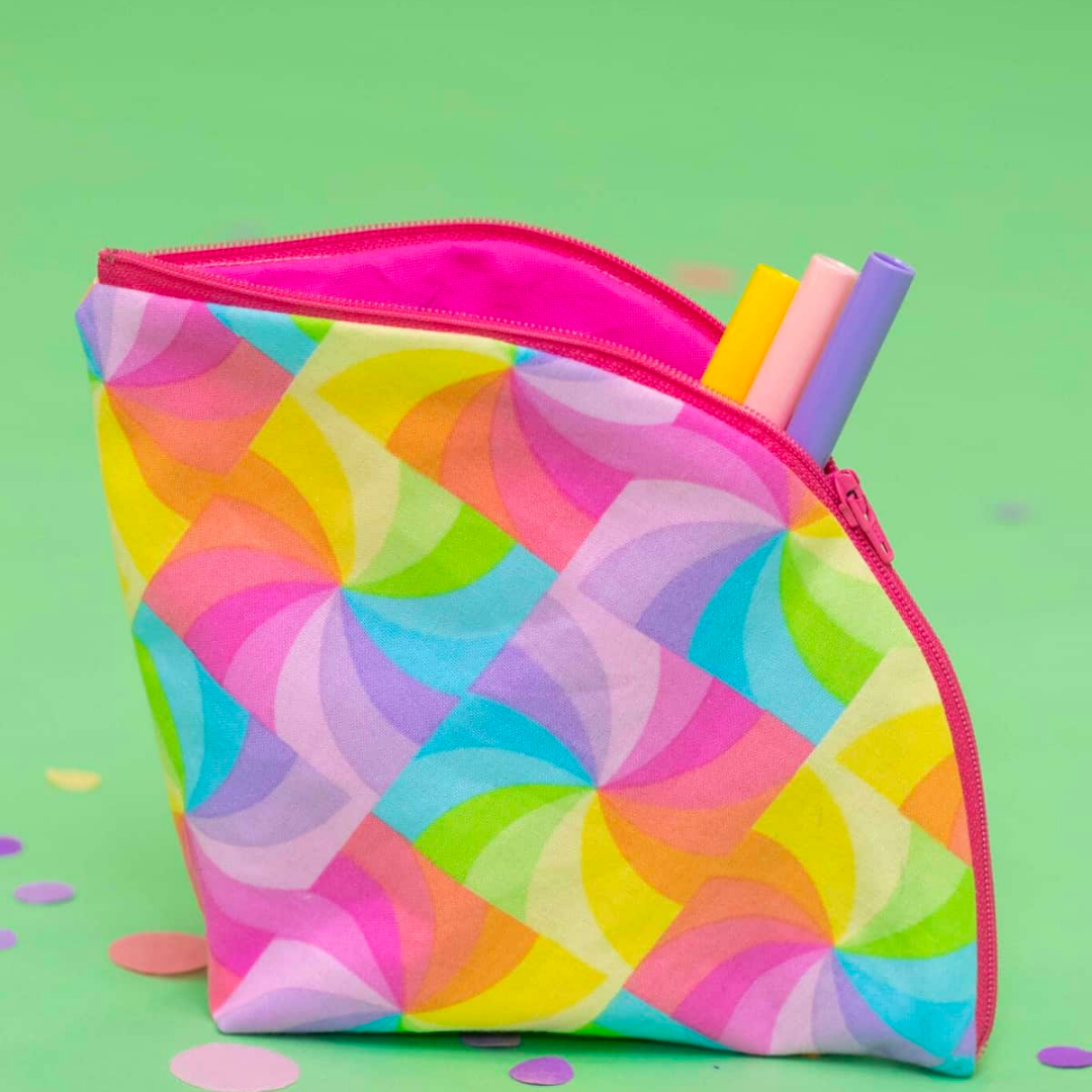Curved Zipper Pouch Pattern – Sweet Red Poppy